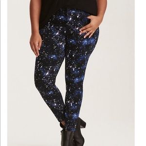 🖤💙 Torrid Skinny Jean Black Galaxy Print